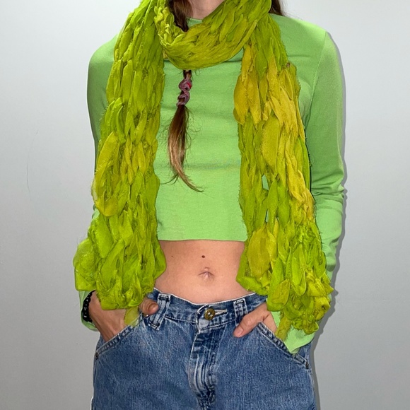 100% Silk Arm Knit Chunky Scarf/ Hand knit accessory/ silk scarf/ Hand knit - Picture 3 of 6